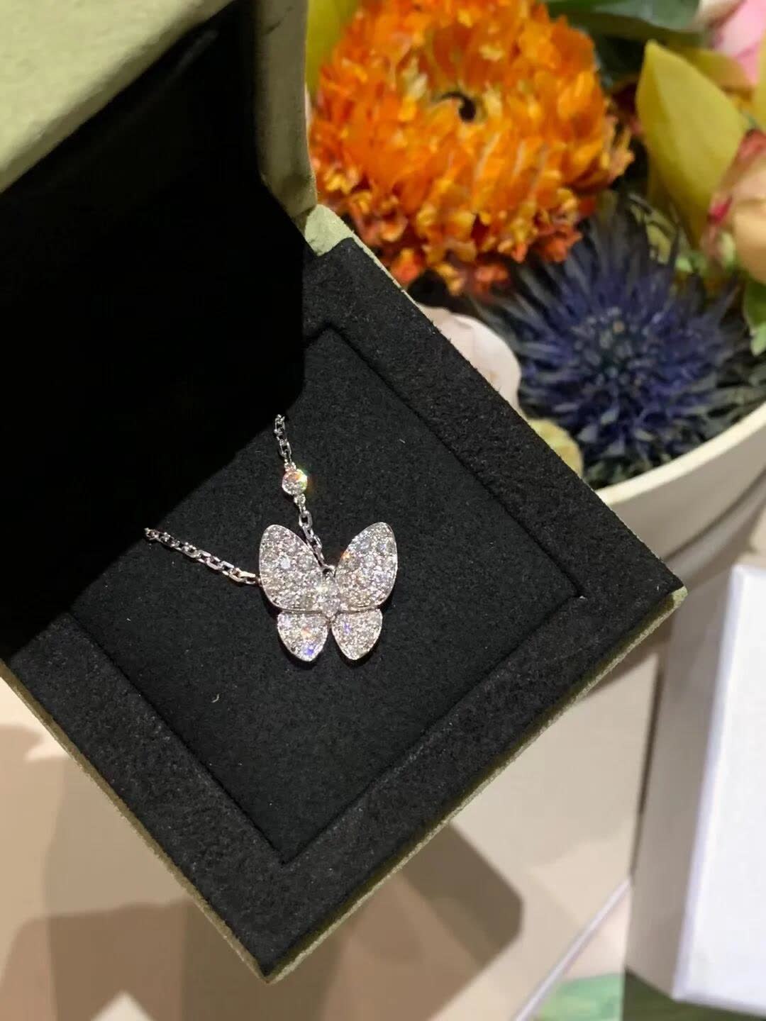 Van Cleef & Arpels Elegant Pearl Earrings